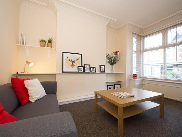 4 Winston Gardens, Headingley, Leeds. 4 bed terraced house to rent £1,993 pcm £460 pw