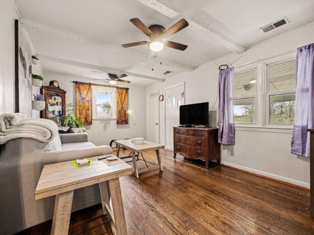 4 Woodland Avenue