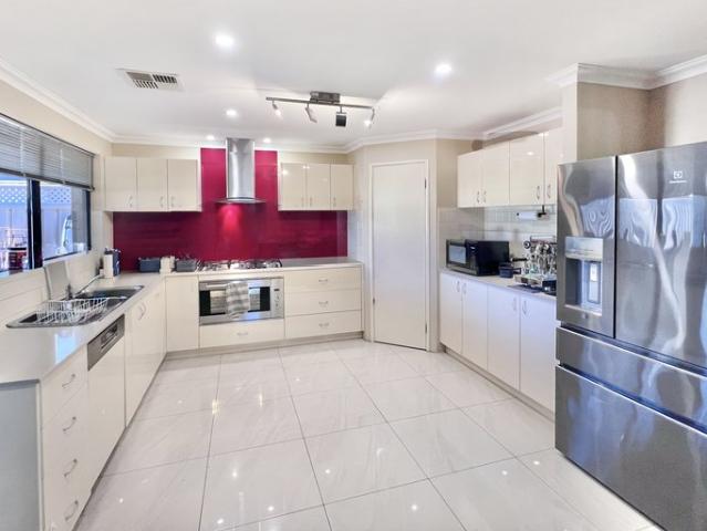 4 x2 Beautiful Family Home