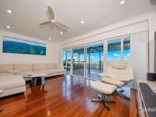 4 x 3 Beachfront Townhouse!