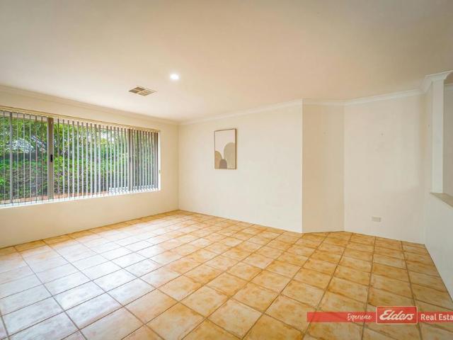 4 x 2 Family Home 500m APPROX from Warnbro Beach!