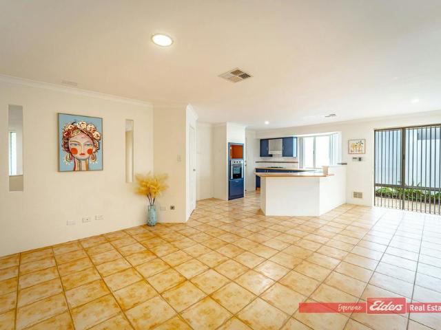 4 x 2 Family Home 500m APPROX from Warnbro Beach!