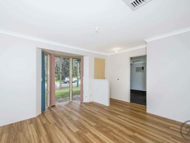 4 x 2 Family Home With Workshop