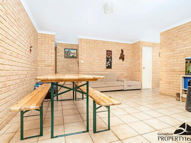4 x 2 home in Waggrakine