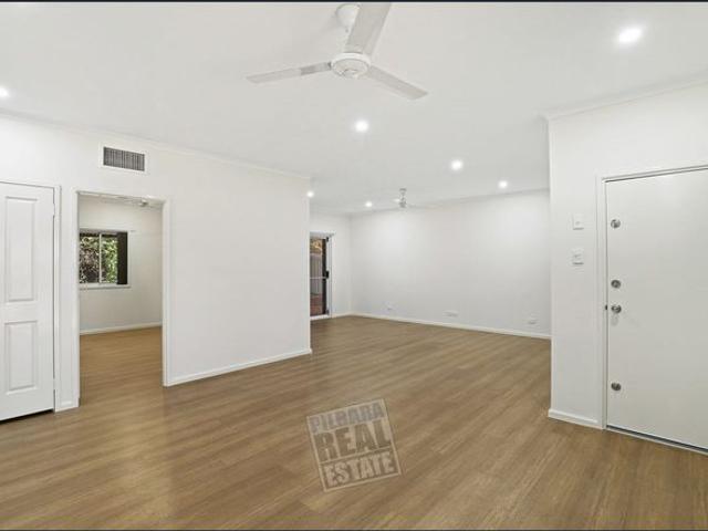 4 x 2 in Nickol with a pool maintenance included!