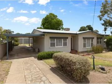 4 Young Street, Tarcutta House for rent Listed by Property Ma.