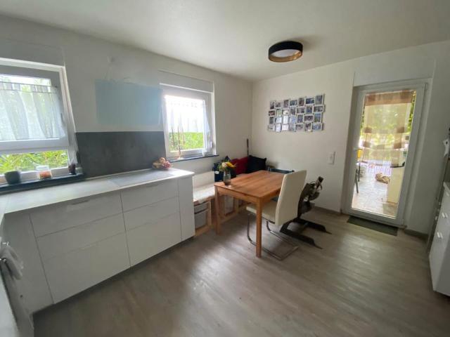 4 Zi. EG Wohnung in traumhafter Lage mit Garten u. Balkon