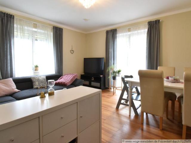 4 Zi Whg mit EBK, Kachelofen, großer Terrasse, Garten und Garage