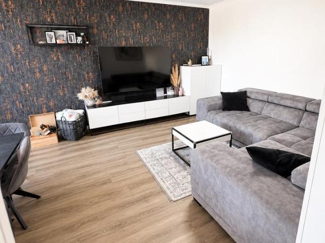 4 Zi Wohnung, 160qm Privatgarten, 2 Stellplätze, Pool ohne Provi