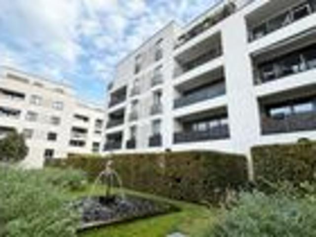 4 Zi. Wohnung mit großer Loggia, Fußbodenheizung & TG im beliebten Schweizer Viertel