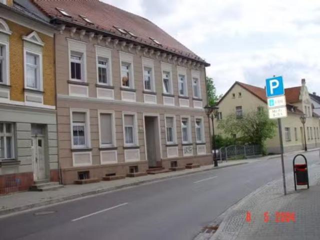 4 Zimmer 80 m² 560 € Kaltmiete Wohnungen in Altdöbern