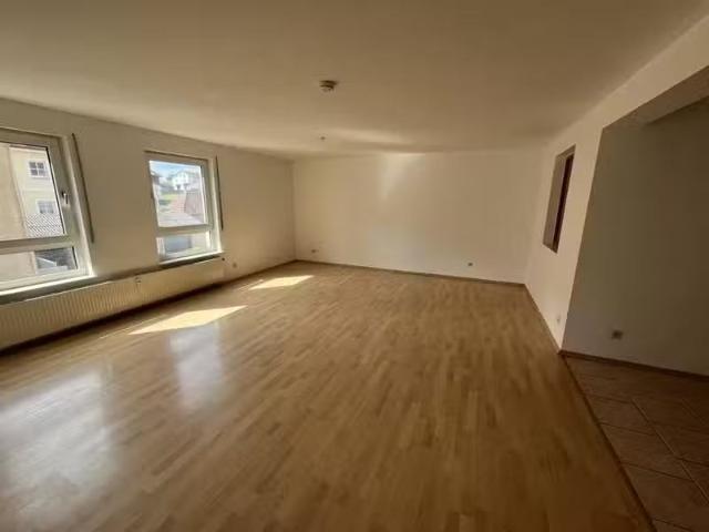 4 Zimmer 107 m² 750 € Kaltmiete Wohnungen in Auerbach in.
