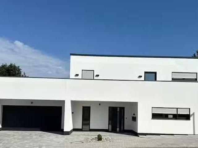 4 Zimmer 107 m² 1.200 € Kaltmiete Wohnungen in Holzappel