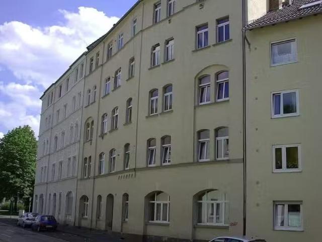 4 Zimmer 110 m² 400 € Kaltmiete Wohnungen in Kassel