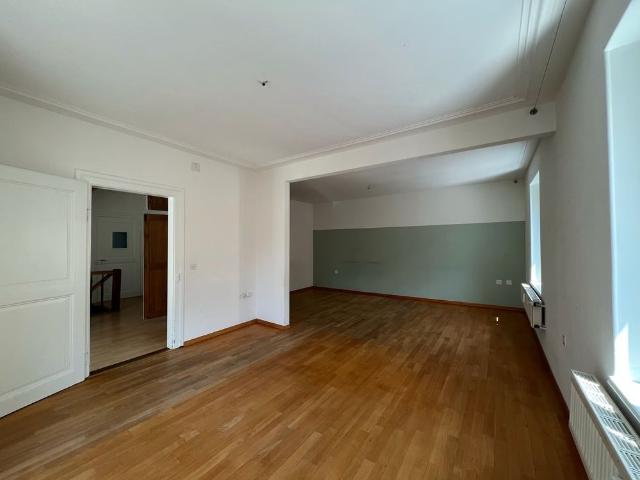 4 Zimmer, 120 m², 1. Stock