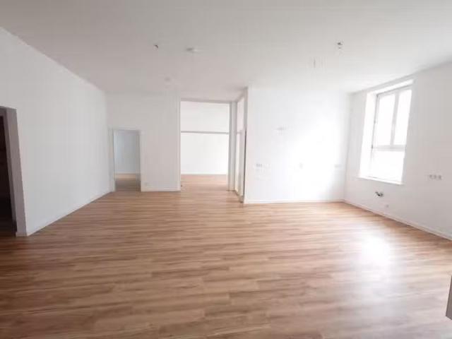4 Zimmer 130 m² 940 € Kaltmiete Wohnungen in Höxter