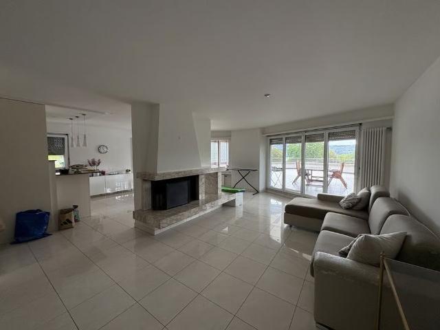 4 Zimmer, 150 m², 1. Stock