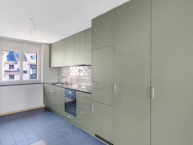 4 Zimmer, 151 m², 2. Stock