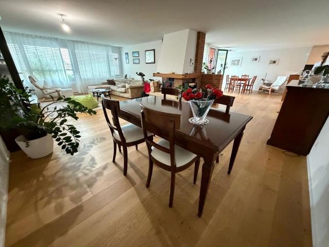 4 Zimmer, 160 m², 3. Stock