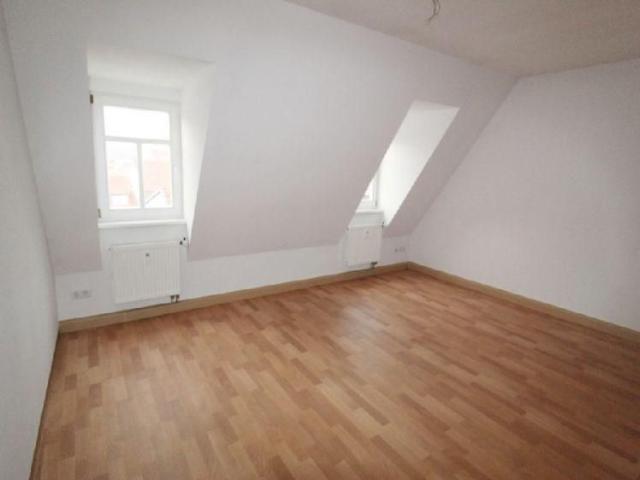 4 Zimmer, 2 Bäder, eigener Garten