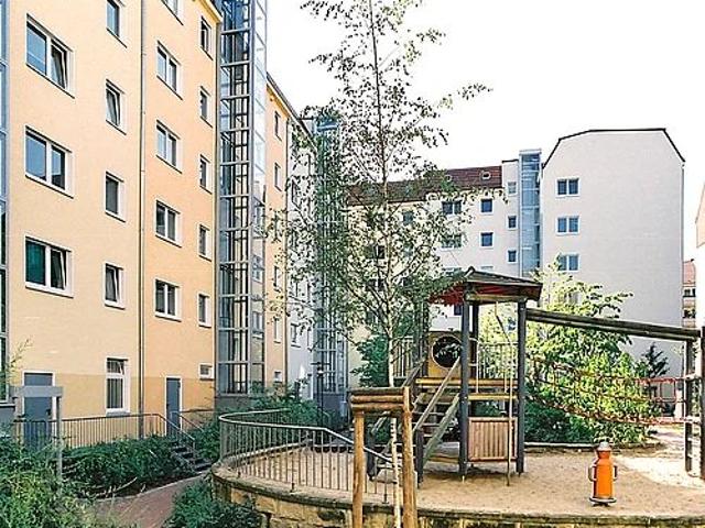 4 Zimmer Wohung Küche mit Fenster wird unrenoviert vermietet