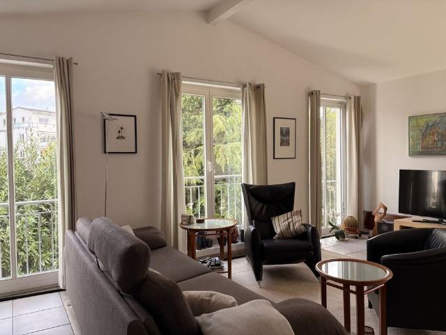 4 Zimmer Wohnerlebnis mit außergewöhnlicher Großzügigkeit und 2 Balkonen Weitblick inklusive