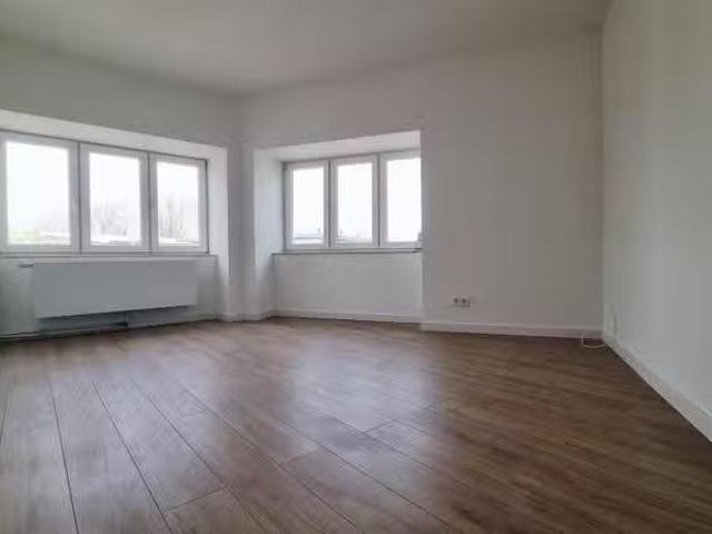 4 Zimmer Wohnung mieten in Brunsbüttel 25541 90 m²