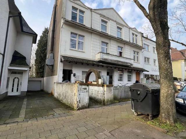4 Zimmer Wohnung mit 2 Balkonen – Potenzial für individuelle Wohnträume *renovierungsbedürftig