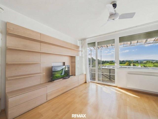 4 Zimmer Wohnung mit Terrasse & 2 Stellplätzen