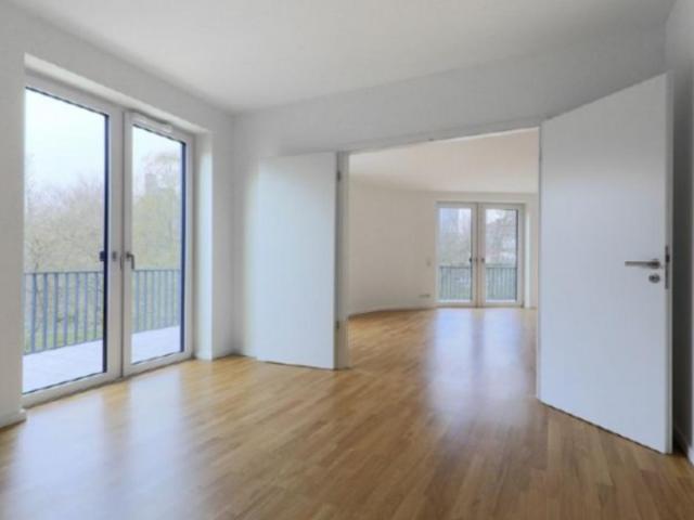 4 Zimmer Wohnung mit Terrasse und Balkon in Bogenhausen