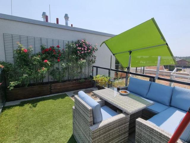 4 Zimmer Wohnung mit Alpenblick, Dachterrasse, PV Anlage, EBK