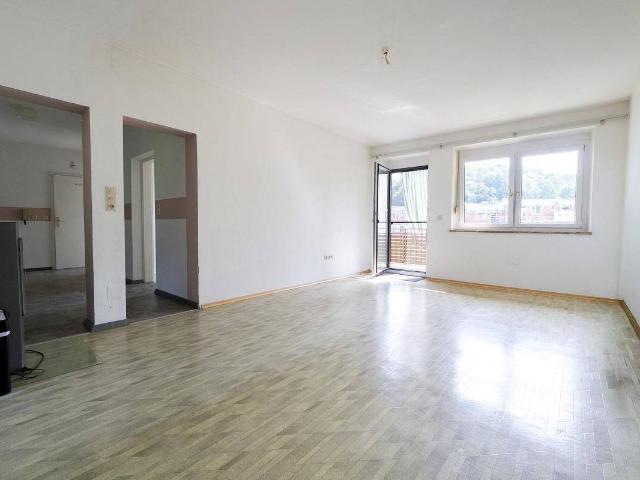 4 Zimmer Wohnung mit Ausbaupotenzial. !