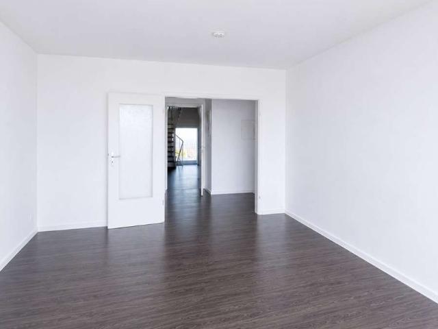 4 Zimmer Wohnung mit Badewanne in Neuss