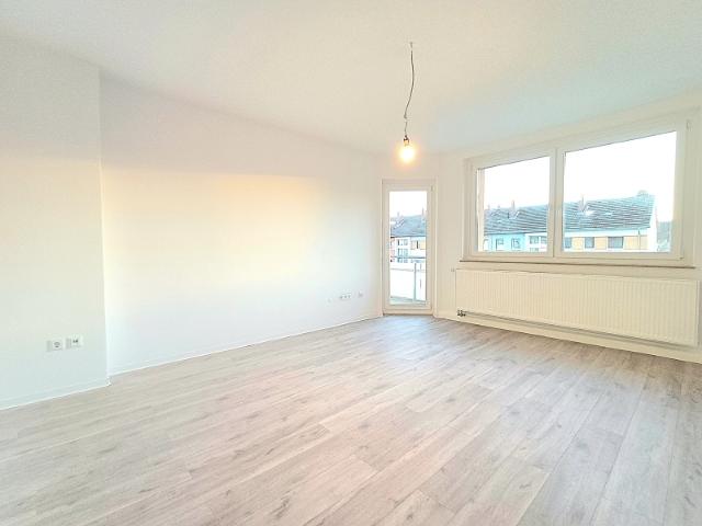 4 Zimmer Wohnung mit Balkon!