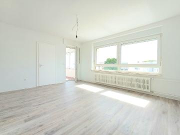 4 Zimmer Wohnung mit Balkon