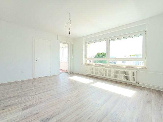 4 Zimmer Wohnung mit Balkon