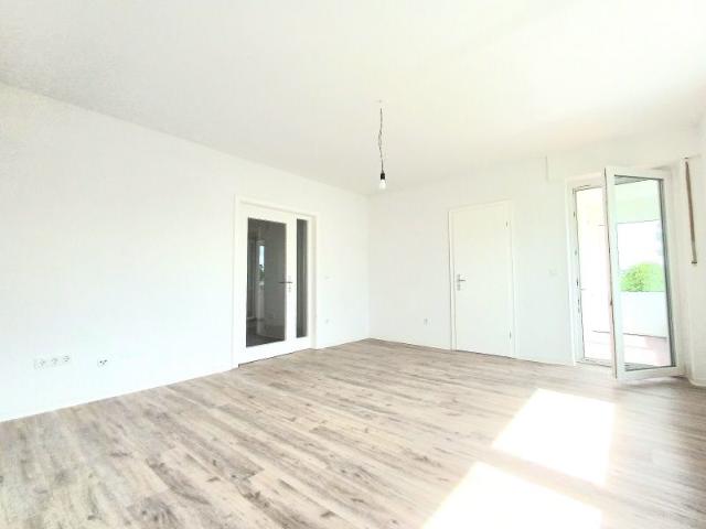 4 Zimmer Wohnung mit Balkon