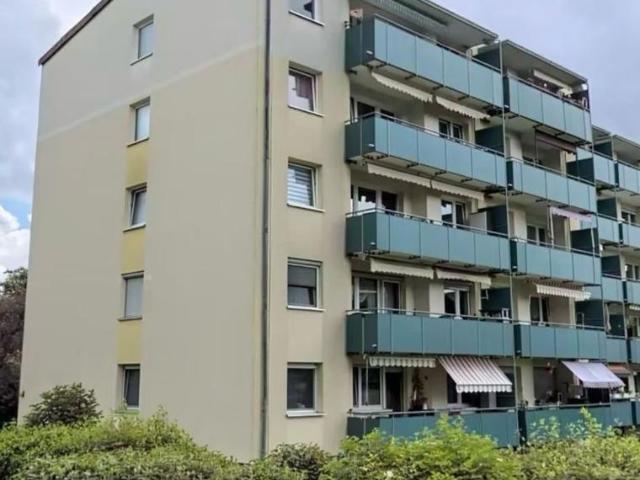 4 Zimmer Wohnung mit Balkon