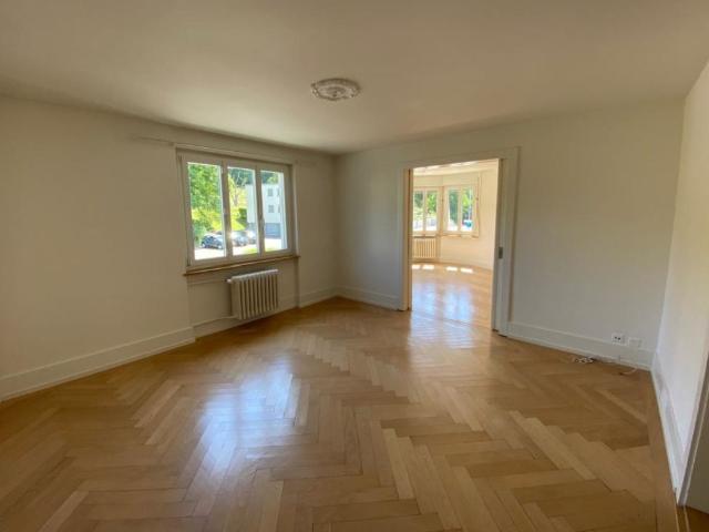 4 Zimmer Wohnung mit Balkon an schöner Aussichtslage, Nähe Zoo Zürich