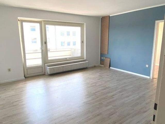 4 Zimmer Wohnung mit Balkon, Aufzug im Haus