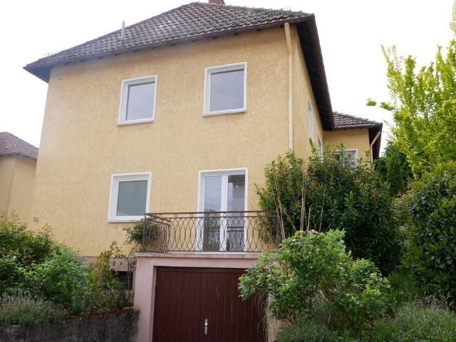 4 Zimmer Wohnung mit Balkon im 1.OG 2 Familienhaus in ruhiger Wohnlage von Oberwalluf