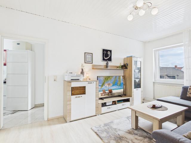 4 Zimmer Wohnung mit Balkon in gepflegtem Mehrfamilienhaus