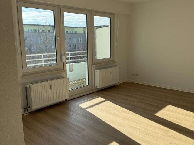 frisch renovierte 4 Zi Whg mit EBK, Balkon, Gäste WC
