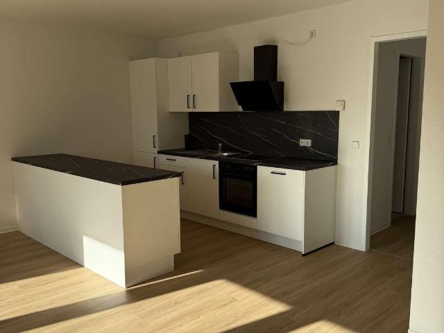 frisch renovierte 4 Zi Whg mit EBK, Balkon, Gäste WC