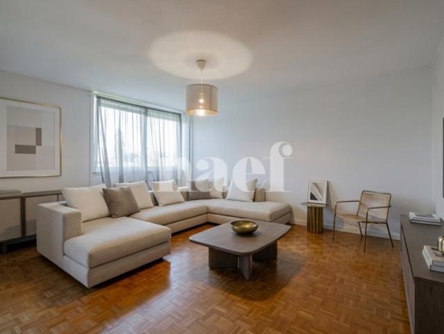 4 Zimmer Wohnung mit Balkon und Box im Herzen des Lignon