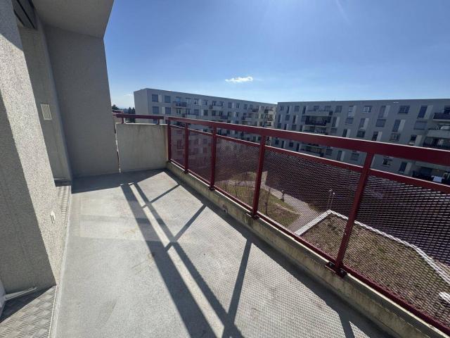 4 Zimmer Wohnung mit Balkon und Loggia! KÜCHE wird noch eingebaut! unbefristeter Mietvertrag