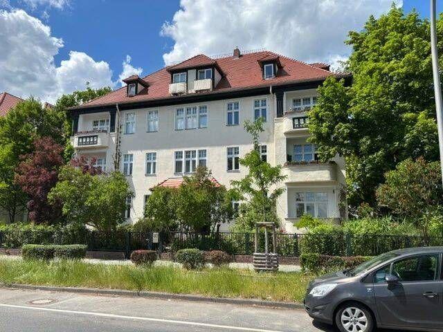 4 Zimmer Wohnung mit Balkon und Wintergarten in gepflegtem Altbau, Clayallee 285, Berlin Zehlendorf