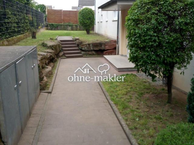 4 Zimmer Wohnung mit Einbauküche, 2 Balkonen, Keller und Stellplatz