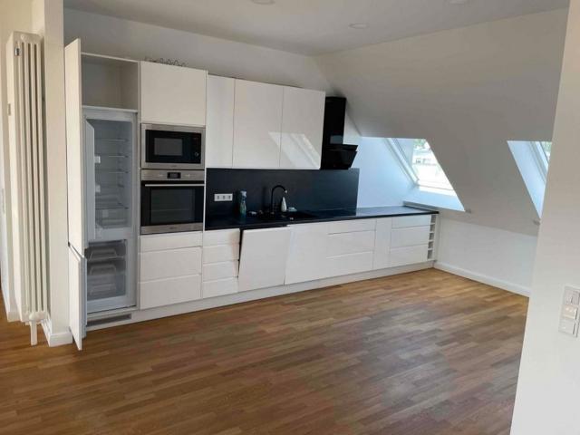 4 Zimmer Wohnung mit Einbauküche und Balkon in Jenfeld