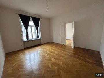 4 Zimmer Wohnung mit Einbauküche im Stadtzentrum zu vermieten